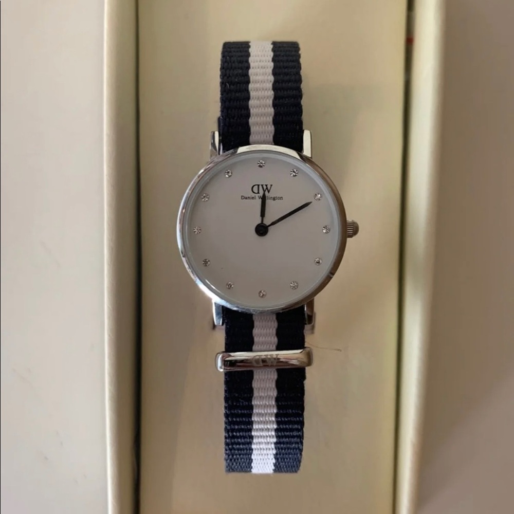Daniel Wellington Women’s Metallic Classy Glasgow Watch